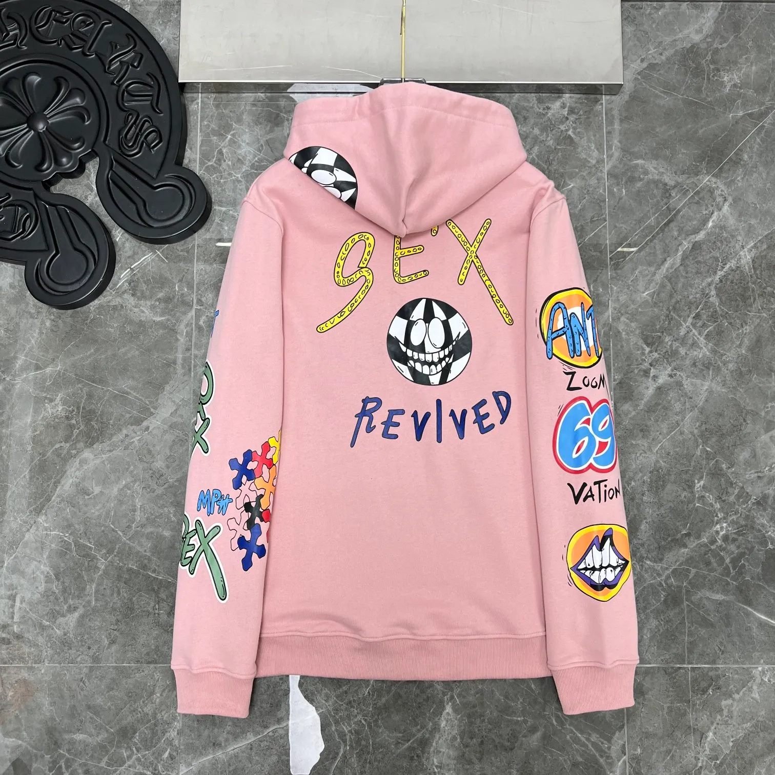 P250 Chrome Hearts Autumn and Winter 2025 counter synchronized Sanskrit hand-painted graffiti hooded sweatshirt, a must-have for Ins celebrity couples, same style for men and women! Specially customized version of 1:1 high-weight fabric, the same style as fashionable celebrities, a must-have for Internet celebrities! Recommended color: pink Size: S, M, L, XL